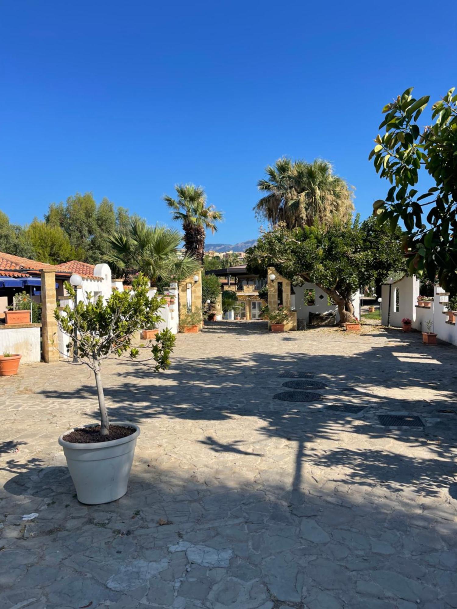 Soleada Club Aparthotel Campofelice Di Roccella Exterior foto